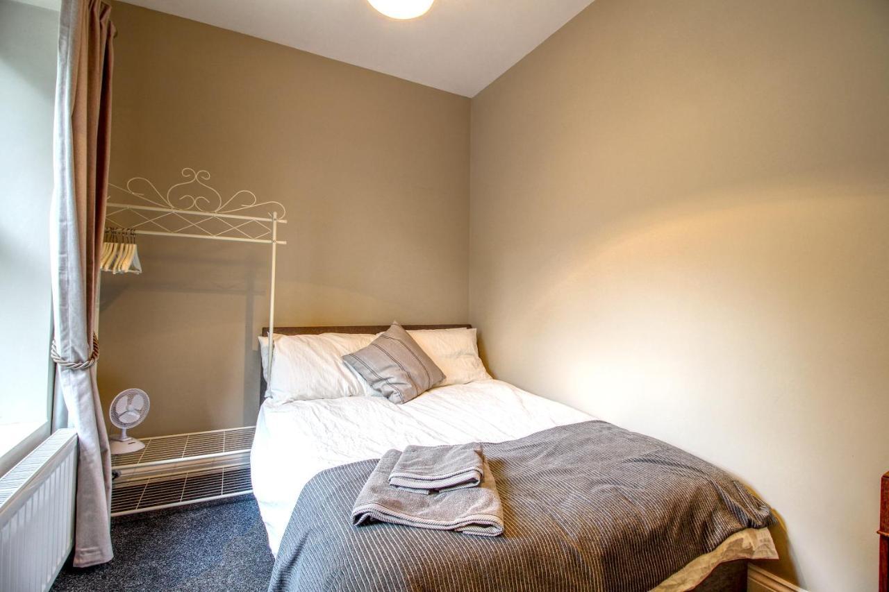 6 Dbl Bed, Central Huddersfield House Inc Parking Exteriér fotografie
