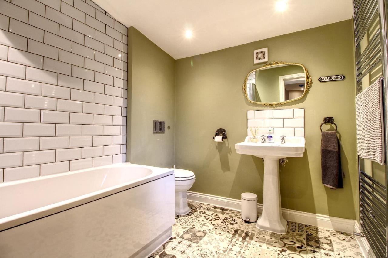 6 Dbl Bed, Central Huddersfield House Inc Parking Exteriér fotografie